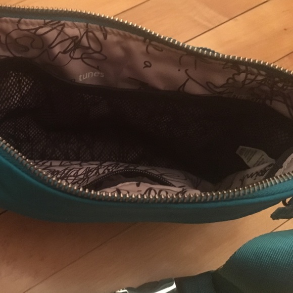 Lululemon Turquoise Fanny Pack limited edition! - Picture 2 of 4